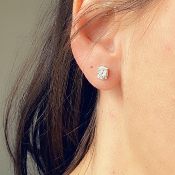 Sterling Silver 1/2 c.t. Stud Earrings - Picture 3 of 16